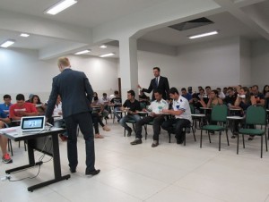A palestra interativa trabalhou os níveis de autoconfiança dos 74 participantes. Foto: Orséia Fernandes/Sindinova.