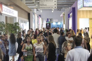 Cerca de 25 mil visitantes, entre fabricantes, lojistas e profissionais do setor, estiveram presentes na Couromoda 2016. Foto: Couromoda.com.