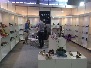 O estande coletivo das marcas Floré e Look Fashion recebeu compradores e formadores de opinião do varejo da moda. Foto: Camila Juliana/Sindinova