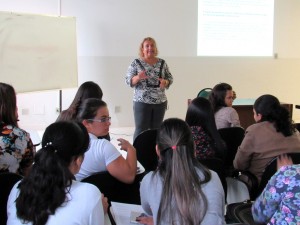 A advogada Sandra Vitor esclareceu dúvidas sobre temas relacionados à carga horária dos empregados. Foto: Antônio Azevedo.