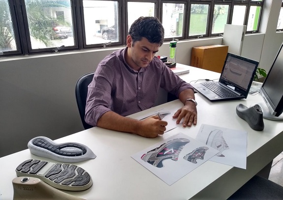 Anuar Chibli, designer de produtos especializado em calçados, orientará os associados para as novas tendências do mercado.  