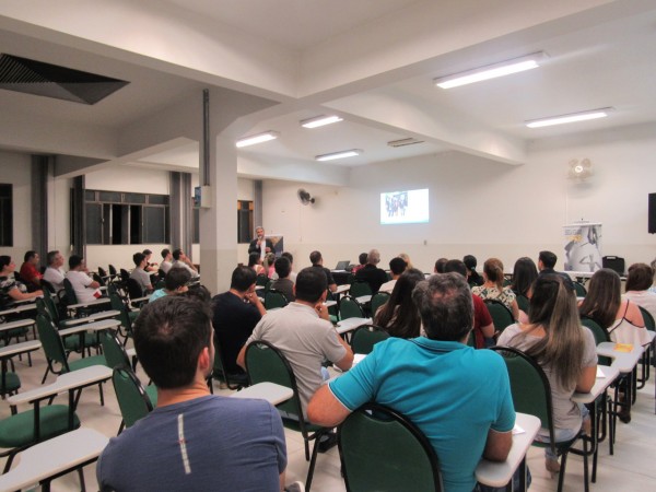 56 pessoas participaram do evento na noite desta segunda-feira (3/9)
