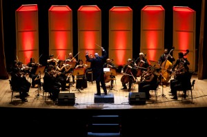 A apresentação da Orquestra de Câmara SESIMINAS faz parte das comemorações dos 20 anos do Sicoob Credinova. Foto: divulgação.